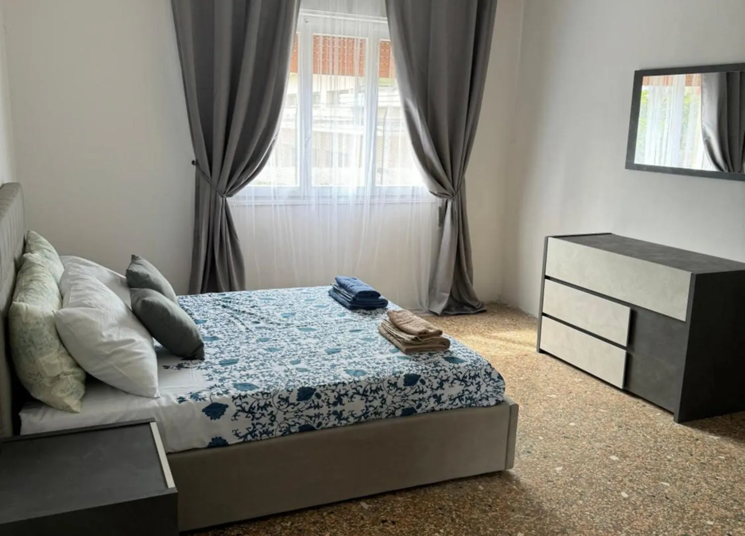 Venice Grey Apartment